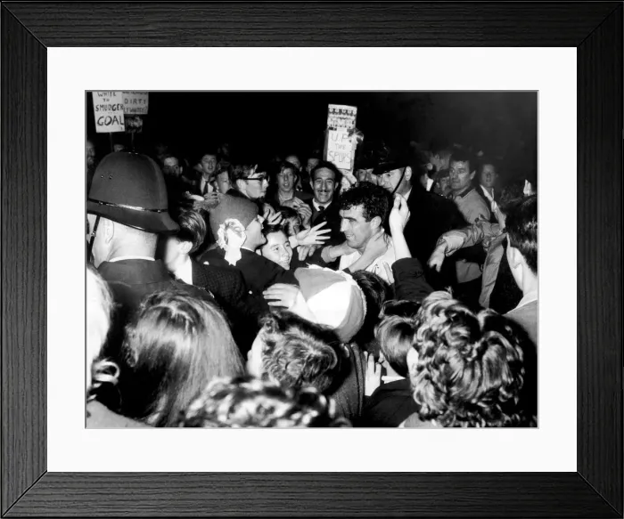 Framed Print : European Cup Preliminary Round Second Leg match at White Hart Lane Framed Print : European Cup Preliminary Round Second Leg match at White Hart Lane