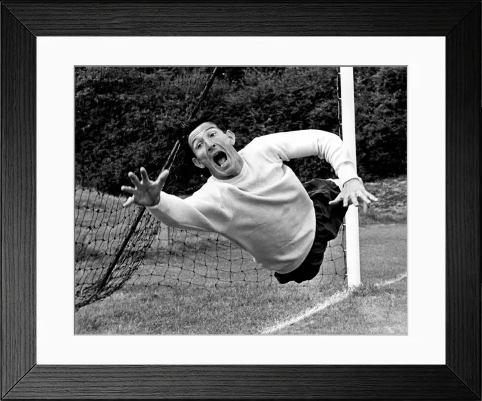 Framed Print : Tottenham Hotspur F. C. Bill Brown. Circa 1961 Framed Print : Tottenham Hotspur F. C. Bill Brown. Circa 1961