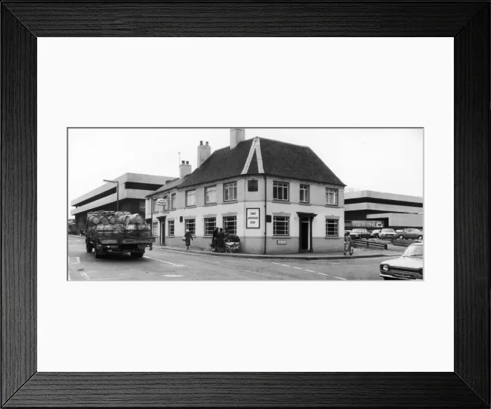 Framed Print : The Anchor Inn, Park Road Bedworth 6th May 1982 Framed Print : The Anchor Inn, Park Road Bedworth 6th May 1982