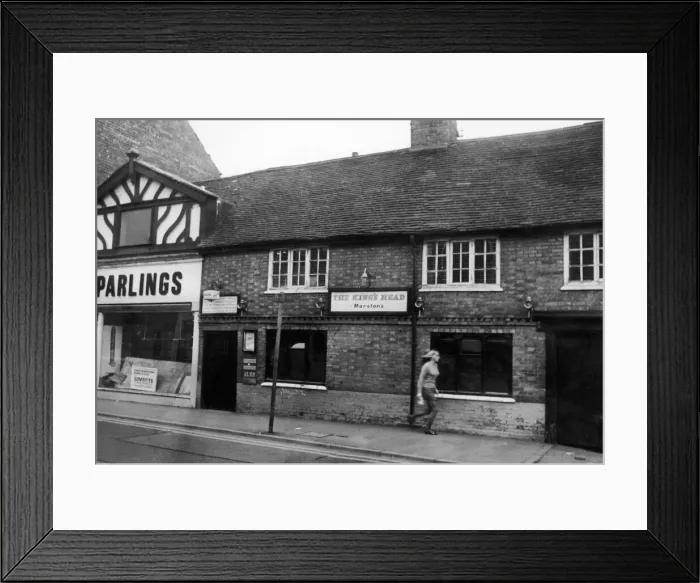 Framed Print : The Kings Head Hotel in Bedworth 27th October 1971 Framed Print : The Kings Head Hotel in Bedworth 27th October 1971