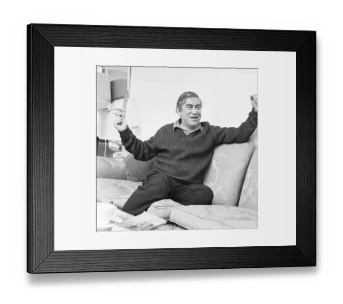 Framed Print : Photographs of Tony Hancock by Bela Zola, during his interview with Kenneth Eastaugh Framed Print : Photographs of Tony Hancock by Bela Zola, during his interview with Kenneth Eastaugh