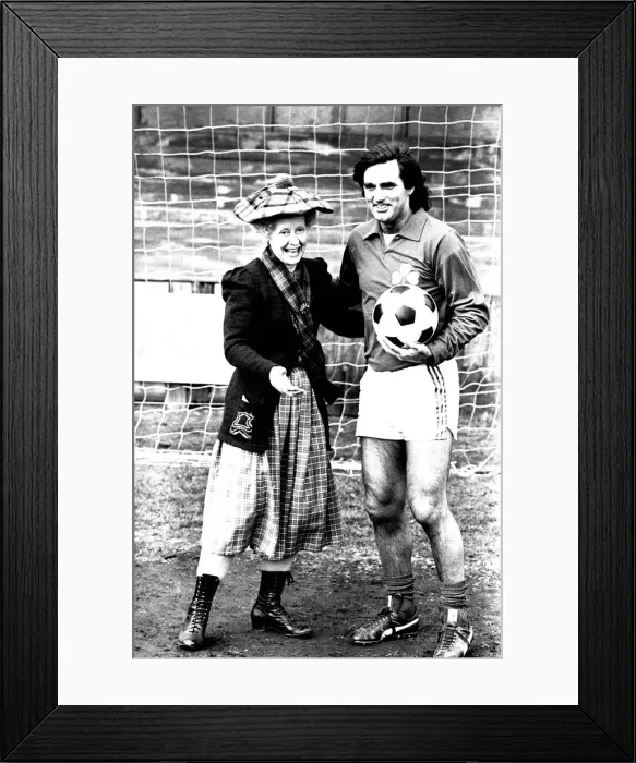 Framed Print : Lib - Football legend George Best giving actress Gudrun Ure some footballing tips during