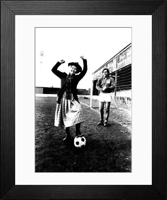 Framed Print : Lib - Football legend George Best giving actress Gudrun Ure some footballing tips during Framed Print : Lib - Football legend George Best giving actress Gudrun Ure some footballing tips during