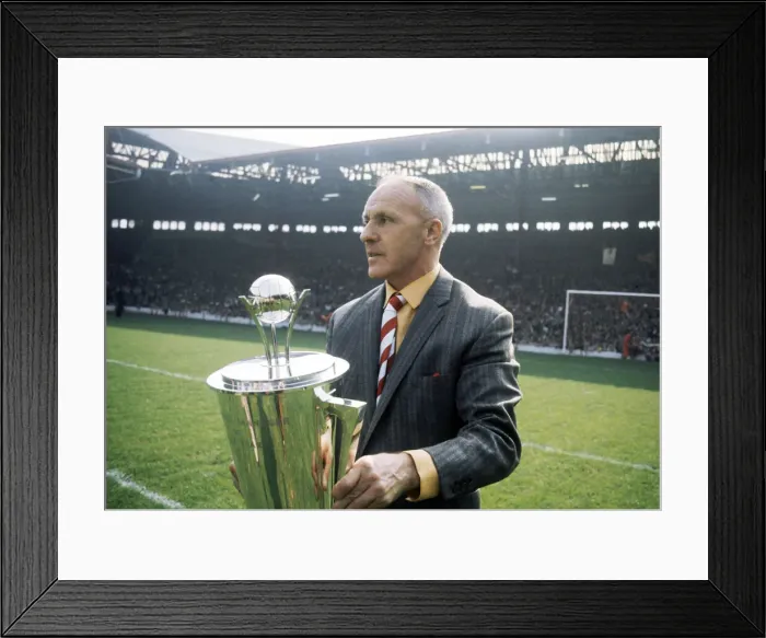 Framed Print : Liverpool manager Bill Shankly receives the Bells Whisky Trophy for Manager of the Year