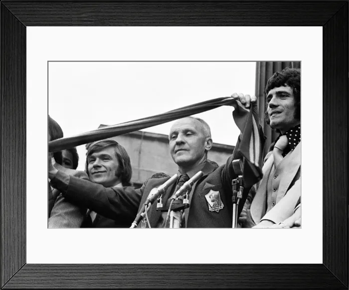 Framed Print : Liverpool manager Bill Shankly acknowledges the huge crowd which turned out Framed Print : Liverpool manager Bill Shankly acknowledges the huge crowd which turned out
