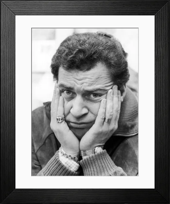 Framed Print : Dave Ismay, Birmingham Comedian looking grumpy after cutting down his usualy 40 Framed Print : Dave Ismay, Birmingham Comedian looking grumpy after cutting down his usualy 40