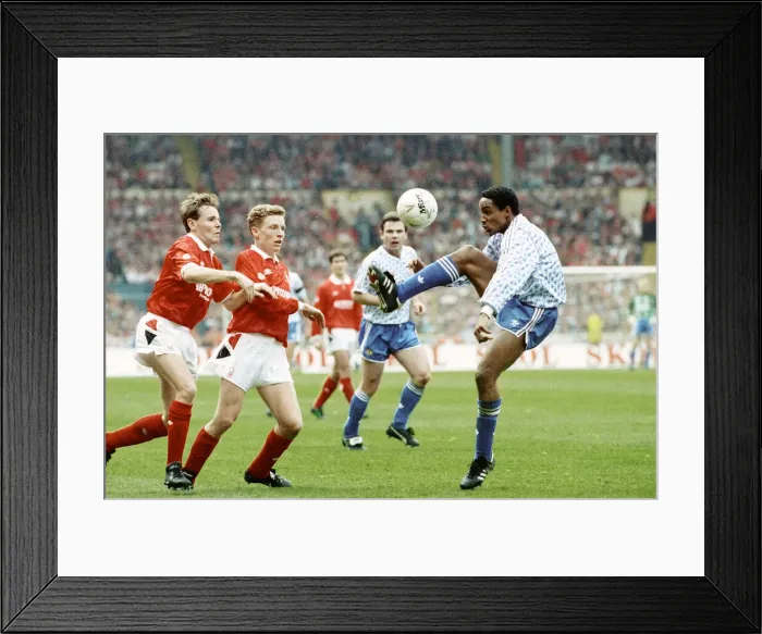 Framed Print : Rumbelows Cup Final at Wembley Stadium. Nottingham Forest 0 v Manchester United 1 Framed Print : Rumbelows Cup Final at Wembley Stadium. Nottingham Forest 0 v Manchester United 1