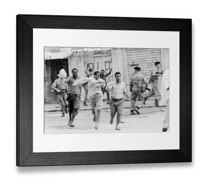 Framed Print : British troops, on high alert as they patrol the streets in Aden Framed Print : British troops, on high alert as they patrol the streets in Aden