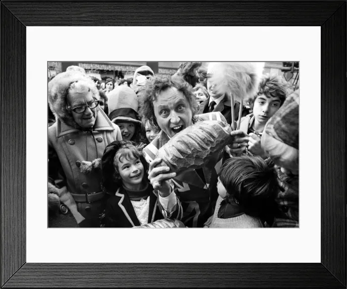 Framed Print : Tooth tickler Ken Dodd left the tranquility of Knotty Ash to visit
