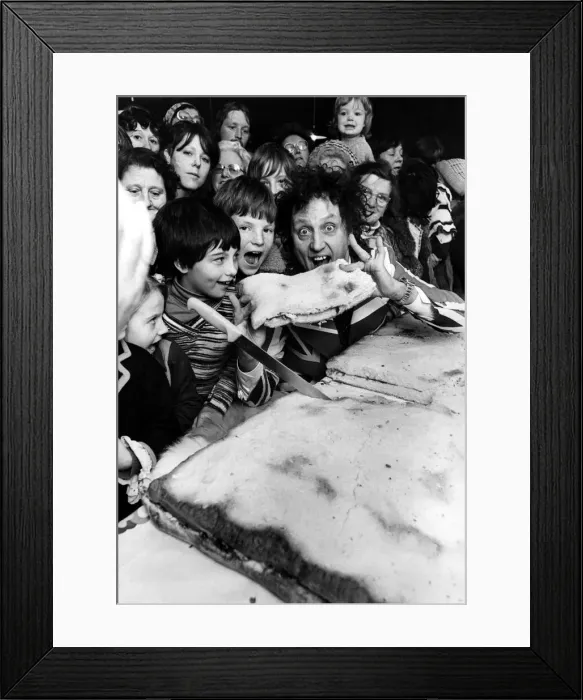 Framed Print : Tooth tickler Ken Dodd left the tranquility of Knotty Ash to visit Framed Print : Tooth tickler Ken Dodd left the tranquility of Knotty Ash to visit