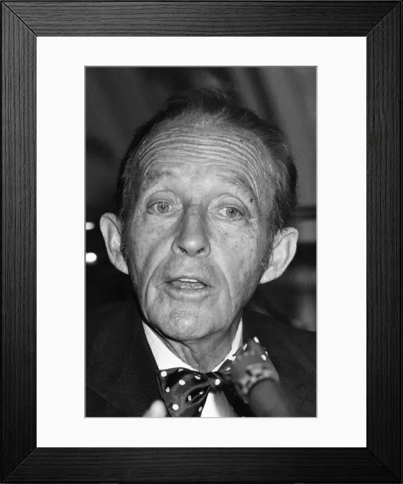 Framed Print : Bing Crosby, attends news press conference, London Palladium, London, 12th September 1977 Framed Print : Bing Crosby, attends news press conference, London Palladium, London, 12th September 1977