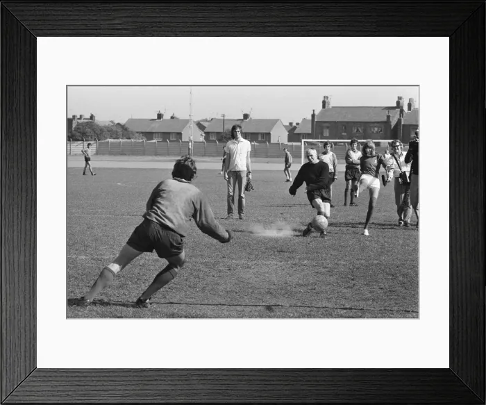Framed Print : Pop singer Cilla Black and comedian Jimmy Tarbuck paid a visit to the training ground of Framed Print : Pop singer Cilla Black and comedian Jimmy Tarbuck paid a visit to the training ground of