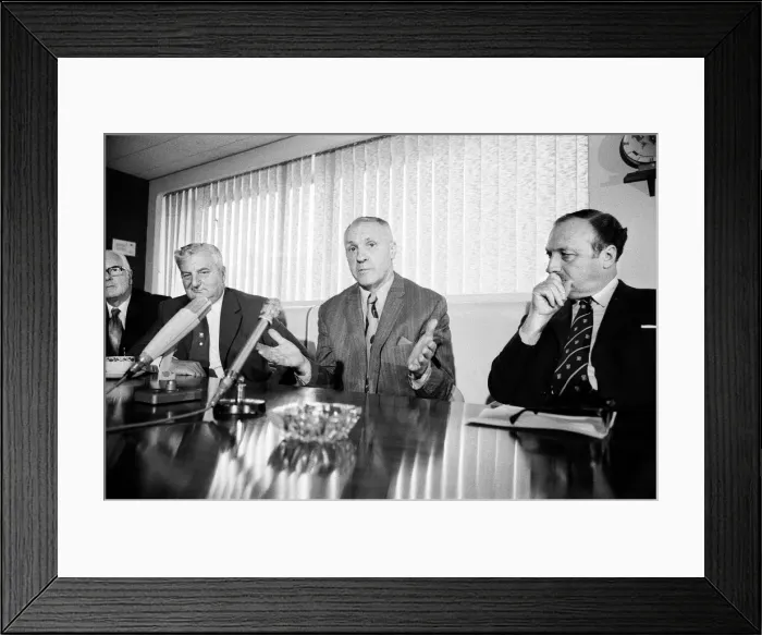 Framed Print : Liverpool manager Bill Shankly announces his retirement Framed Print : Liverpool manager Bill Shankly announces his retirement