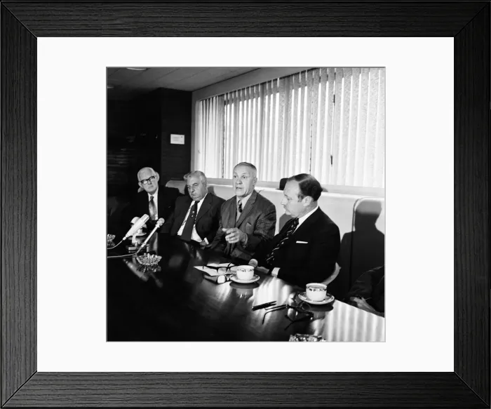 Framed Print : Liverpool manager Bill Shankly announces his retirement Framed Print : Liverpool manager Bill Shankly announces his retirement