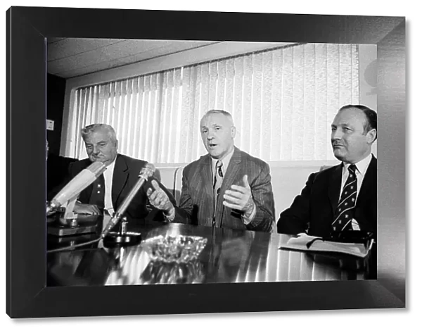 Liverpool manager Bill Shankly announces his retirement
