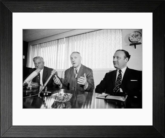 Framed Print : Liverpool manager Bill Shankly announces his retirement Framed Print : Liverpool manager Bill Shankly announces his retirement
