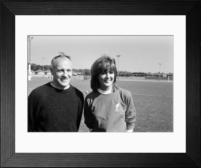 Framed Print : Pop singer Cilla Black and comedian Jimmy Tarbuck paid a visit to the training ground of
