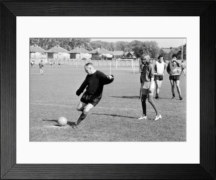 Framed Print : Pop singer Cilla Black and comedian Jimmy Tarbuck paid a visit to the training ground of Framed Print : Pop singer Cilla Black and comedian Jimmy Tarbuck paid a visit to the training ground of