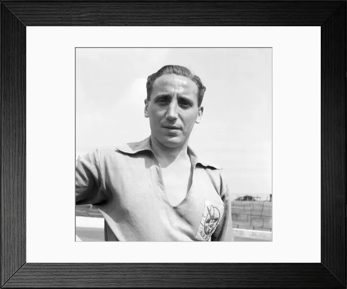 Framed Print : Nottingham Forest team training session, 6th August 1950 Framed Print : Nottingham Forest team training session, 6th August 1950