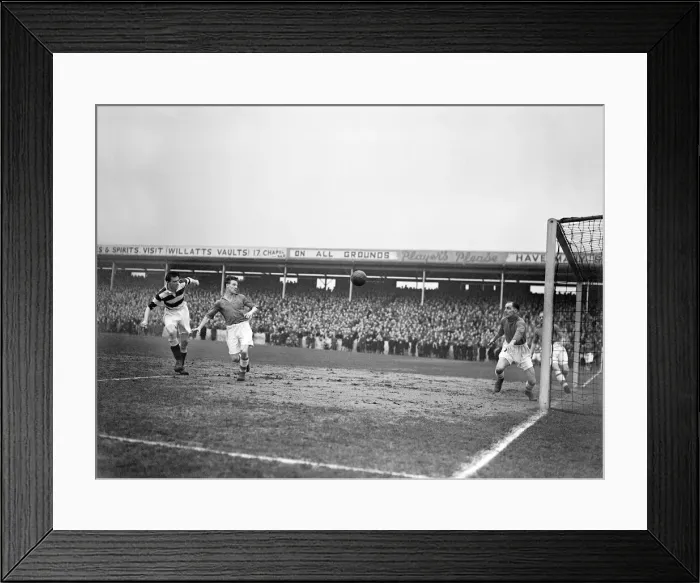 Framed Print : English League Division One match. League Division 3 South match at the City Ground Framed Print : English League Division One match. League Division 3 South match at the City Ground