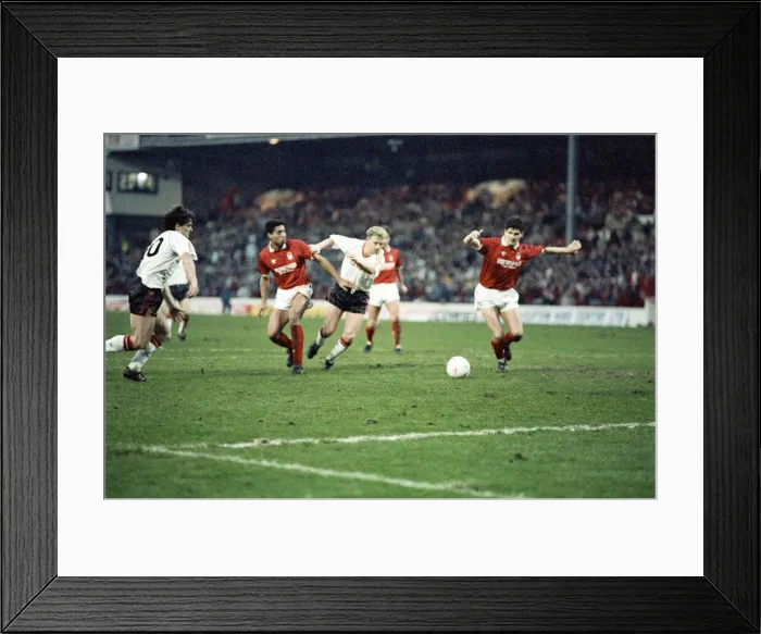 Framed Print : 1990 FA Cup Third Round match at The City Ground. Nottingham Forest 0 v Manchester Framed Print : 1990 FA Cup Third Round match at The City Ground. Nottingham Forest 0 v Manchester