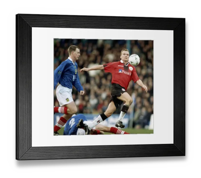 Framed Print : Forests Geoff Thomas on the ball during the league match against Portsmouth