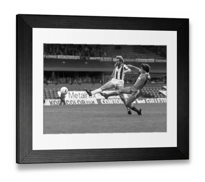 Framed Print : Albion Midfielder Tony Grealish gets a timeyl interception at The Hawthorns Framed Print : Albion Midfielder Tony Grealish gets a timeyl interception at The Hawthorns
