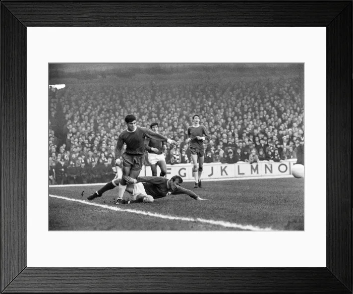 Framed Print : FA Cup Fifth Round match at the City Ground. Nottingham Forest 0 v Swindon Town 0 Framed Print : FA Cup Fifth Round match at the City Ground. Nottingham Forest 0 v Swindon Town 0