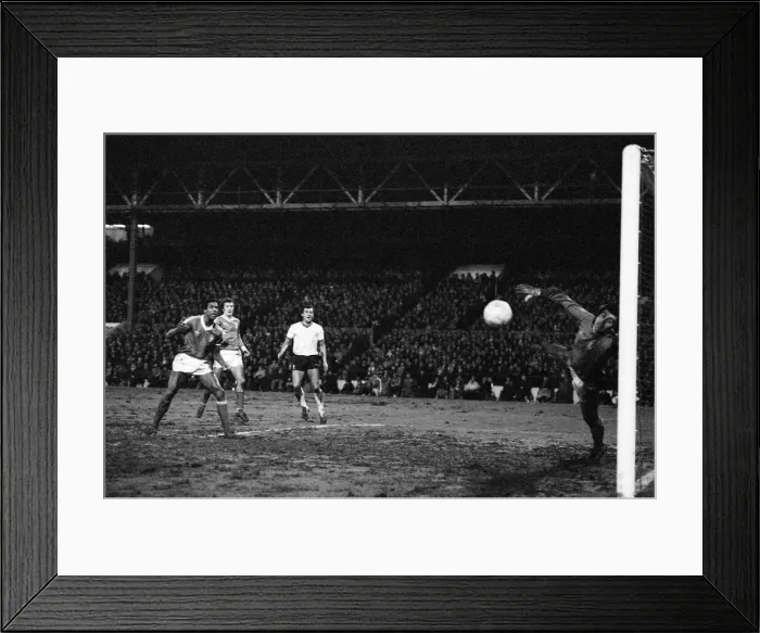 Framed Print : League Cup Semi Final First Leg match at the City Ground Framed Print : League Cup Semi Final First Leg match at the City Ground