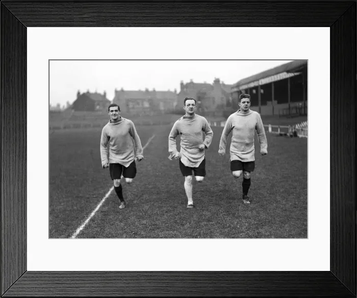 Framed Print : A gentle training jog for feisty Nottingham Forest full-back Percy Barratt