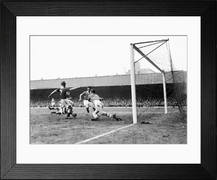 Framed Print : FA Cup Fifth Round Second Replay match. Birmingham City 0 v Nottingham Forest 5 Framed Print : FA Cup Fifth Round Second Replay match. Birmingham City 0 v Nottingham Forest 5