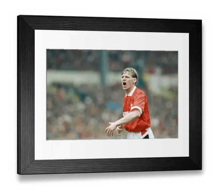 Framed Print : Stuart Pearce Nottingham Forest Player Captain May 1991 shouting out instructions to