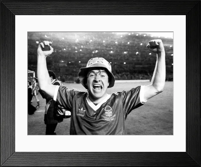 Framed Print : Nottingham Forest goalscorer John Robertson celebrates after his side Framed Print : Nottingham Forest goalscorer John Robertson celebrates after his side