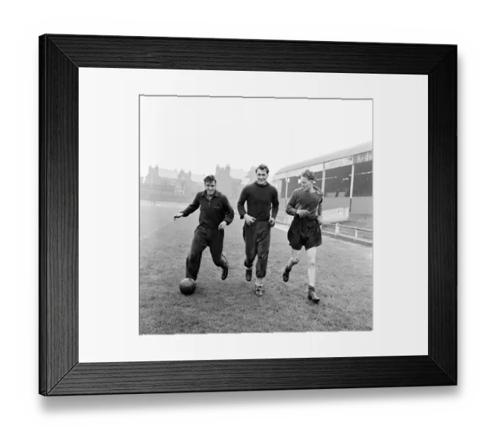Framed Print : Nottingham Forest training session at the City Ground. Left to right are forward