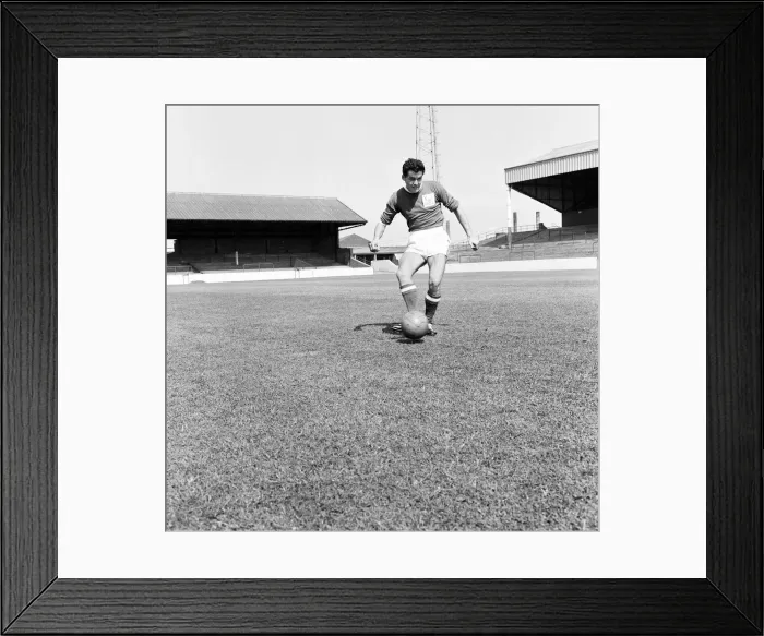 Framed Print : Nottingham Forest players pose for team group photographs and portraits Framed Print : Nottingham Forest players pose for team group photographs and portraits