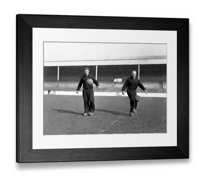 Framed Print : Nottingham Forest team training session ahead of their FA Cup Semi Final match against Framed Print : Nottingham Forest team training session ahead of their FA Cup Semi Final match against