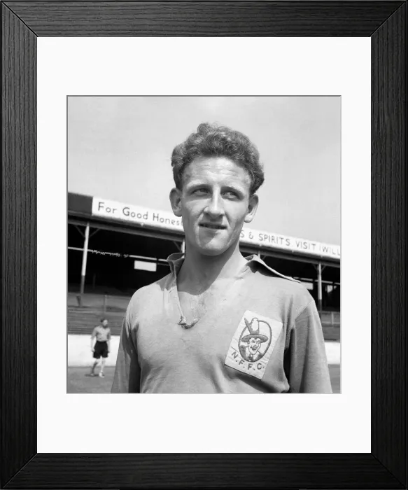 Framed Print : Nottingham Forest team training session, 6th August 1950. Pictured is Geoff Thomas