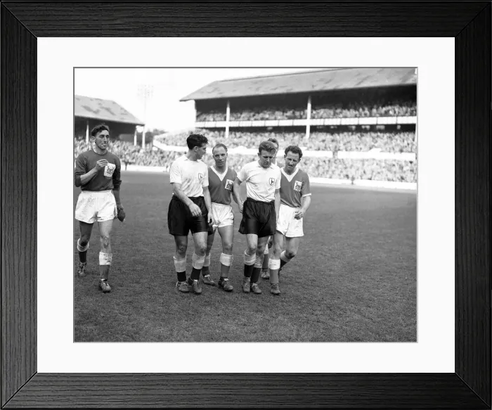 Framed Print : English League Division One match at White Hart Lane. Tottenham Hotspur 3 v Framed Print : English League Division One match at White Hart Lane. Tottenham Hotspur 3 v