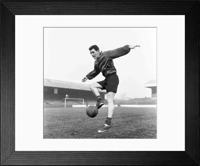 Framed Print : Nottingham Forest training session. Geoff Vowden. 3rd January 1960
