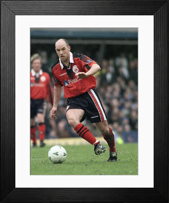 Framed Print : Nottingham Forest footballer Steve Stone in action, March 1998 Framed Print : Nottingham Forest footballer Steve Stone in action, March 1998