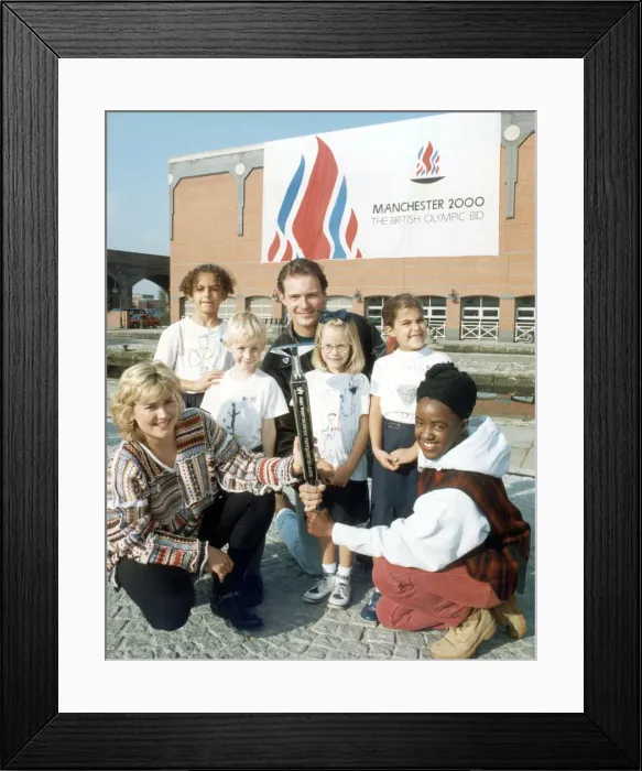 Framed Print : Manchester 2000 Olympic Bid, Crowds await official announcement on who will be hosting