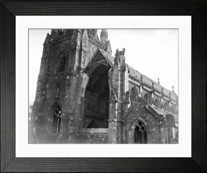 Framed Print : Exterior view of St Martins church in Birmingham during the Second World War Framed Print : Exterior view of St Martins church in Birmingham during the Second World War