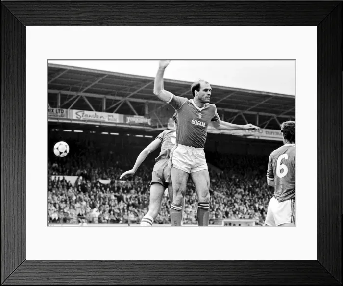 Framed Print : English League Division One match at the City Ground. Nottingham Forest 1 v Everton 0 Framed Print : English League Division One match at the City Ground. Nottingham Forest 1 v Everton 0