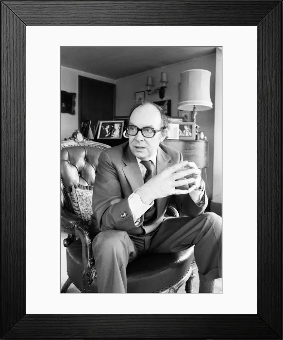 Framed Print : Comedian, Eric Morecambe, pictured at home in Harpenden, Hertfordshire, England Framed Print : Comedian, Eric Morecambe, pictured at home in Harpenden, Hertfordshire, England