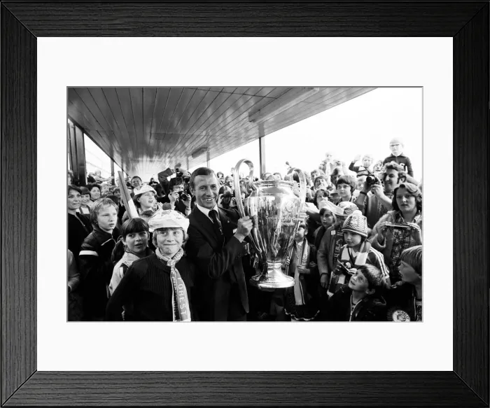 Framed Print : Footballer John McGovern being greeted by fans after the Nottingham Forest victory in Framed Print : Footballer John McGovern being greeted by fans after the Nottingham Forest victory in