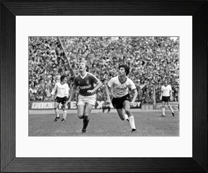 Framed Print : Nottingham Forest 0 v. Liverpool 0. Division Two Football. April 1981 MF02-16-041 Framed Print : Nottingham Forest 0 v. Liverpool 0. Division Two Football. April 1981 MF02-16-041