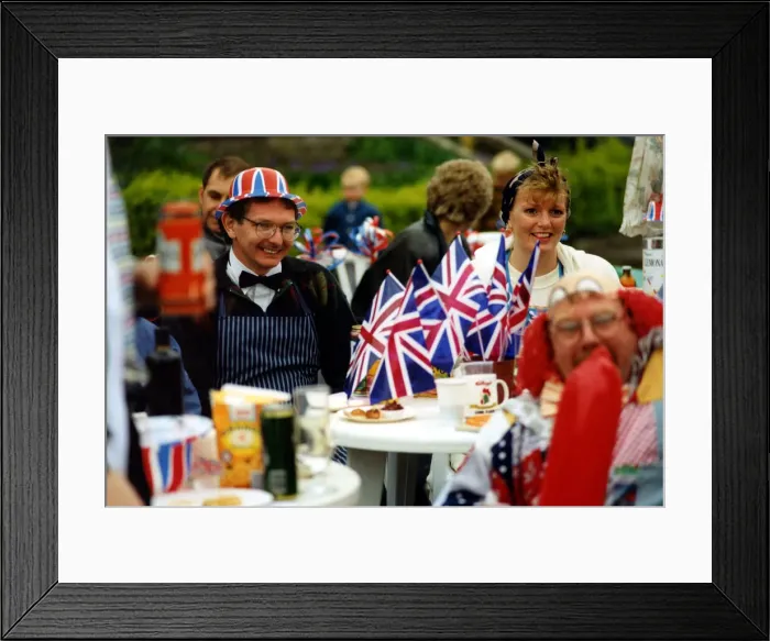 Framed Print : World War Two - Second World War - 50th Anniversary VE Day Celebrations - Residents of Framed Print : World War Two - Second World War - 50th Anniversary VE Day Celebrations - Residents of