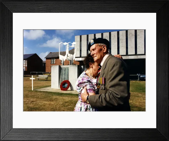 Framed Print : World War Two - Second World War - 50th Anniversary VE Day Celebrations - A generic Framed Print : World War Two - Second World War - 50th Anniversary VE Day Celebrations - A generic