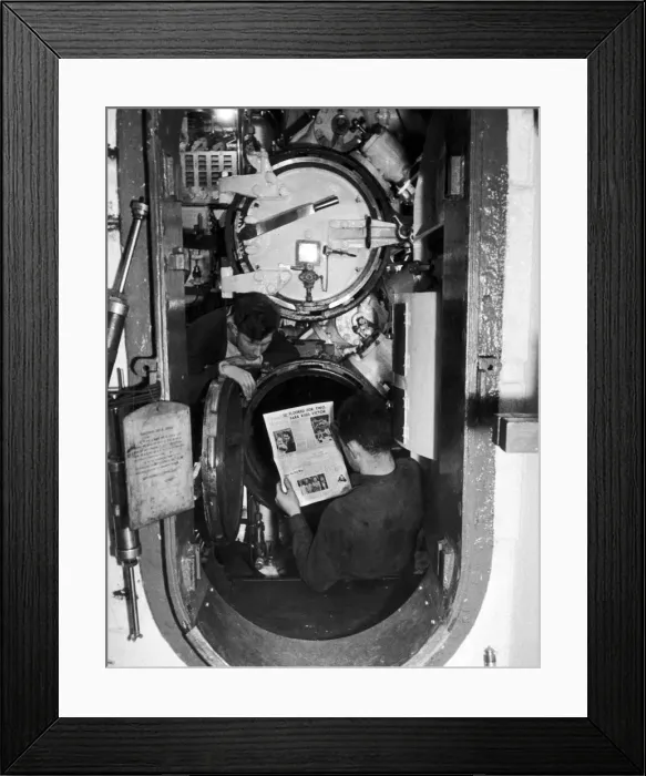 Framed Print : Submariners, pictured reading the Daily Mirrors Good Morning Newspaper Framed Print : Submariners, pictured reading the Daily Mirrors Good Morning Newspaper