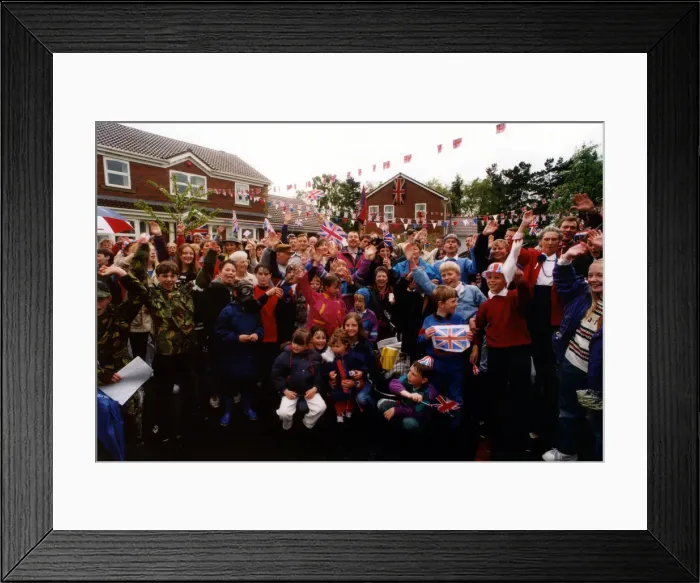 Framed Print : World War Two - Second World War - 50th Anniversary VE Day Celebrations - VE Day street Framed Print : World War Two - Second World War - 50th Anniversary VE Day Celebrations - VE Day street